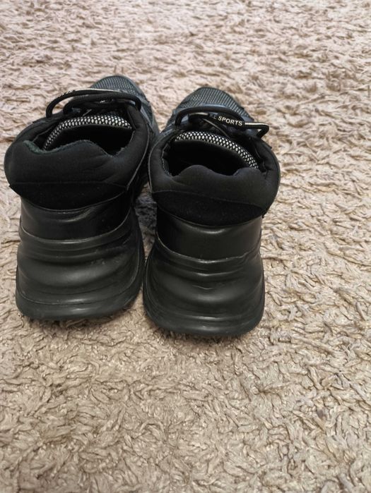 Кросівки шкіряні