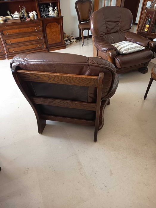 Terno de sofás em couro