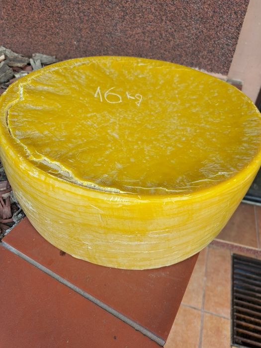 Wosk pszczeli naturalny z własnej pasieki 16 kg/ 700 zł