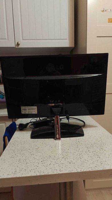 Monitor 19 cały, bardzo dobrym stanie LG