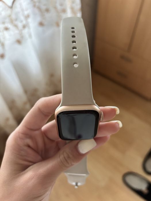 Apple Watch SE.