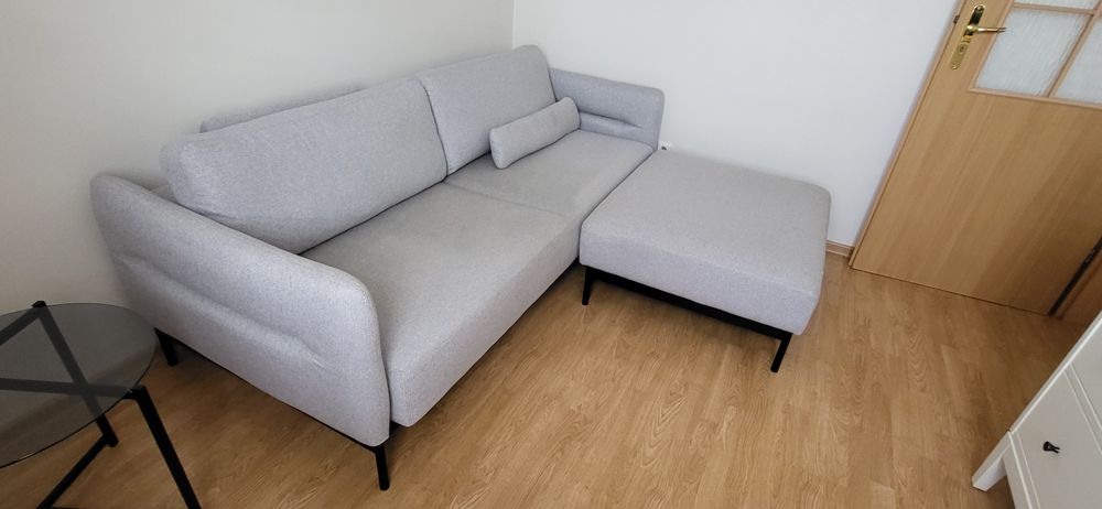 Rozkładana sofa z pufą duero