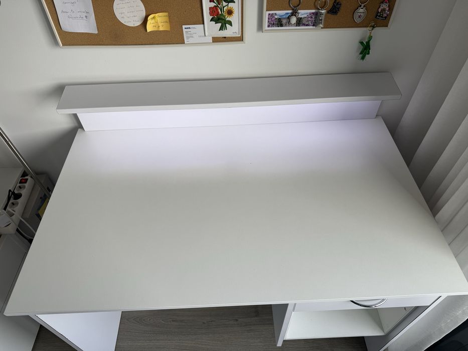 Secretaria de madeira branca