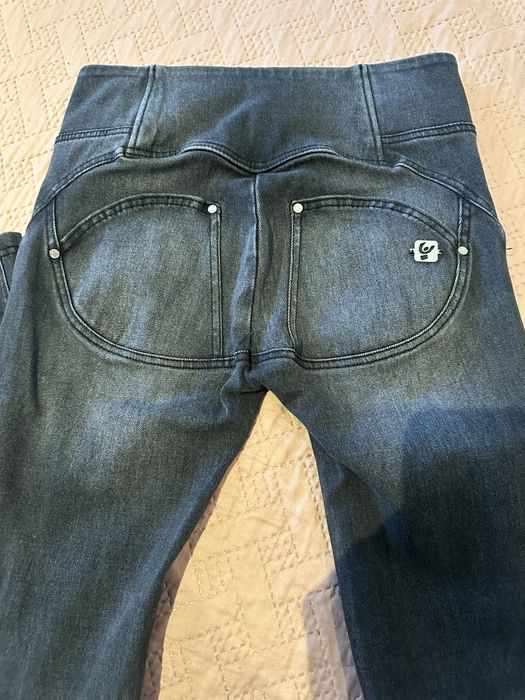 Freddy jeans rozmiar S push up modelujące z przetarciami i dziurami