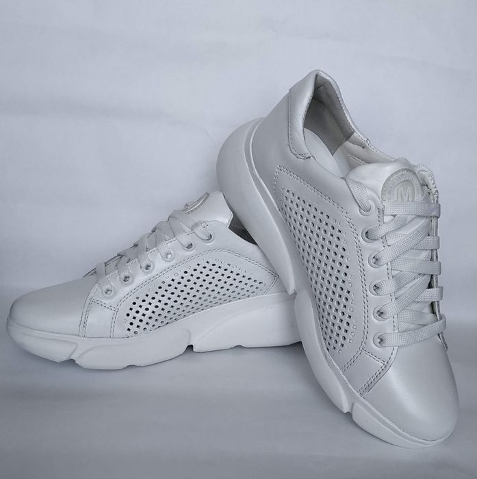 Кроссовки кожаные перфорация