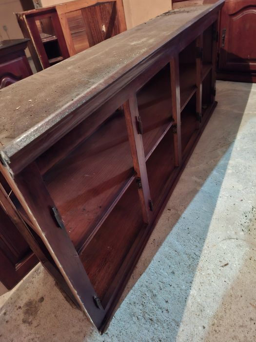 Lava loiça moveis de cozinha com bastante uso