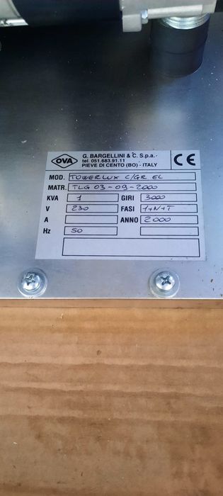 Gerador 220 voltes com luz iluminação urgente