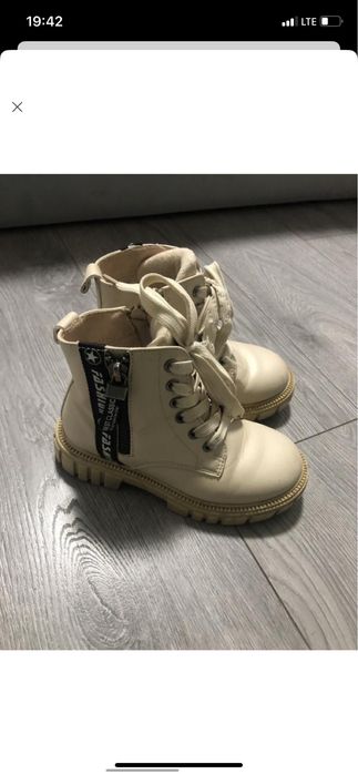 Чобітки для дівчини