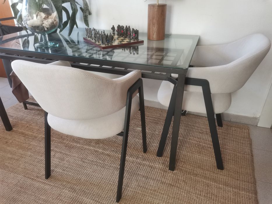 Conjunto de 4 cadeiras de jantar no