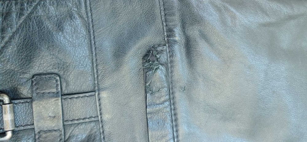 Mala em pele verdadeira da marca Levis.