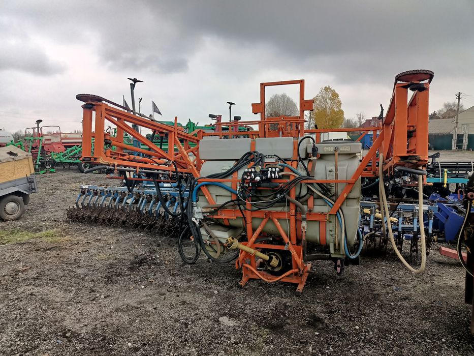 Оприскувач навісний Douven 800/18