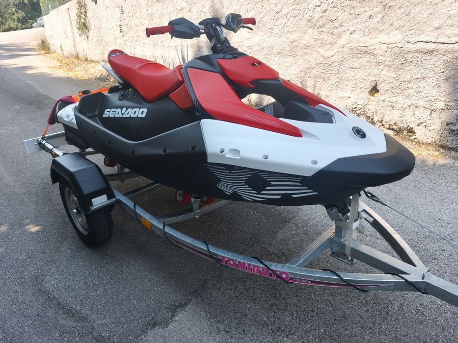 Seadoo spark trixx 3Up 06/2026 com reboque