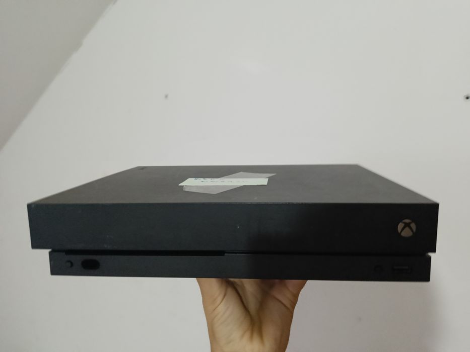 Xbox one x BEZ OBRAZU