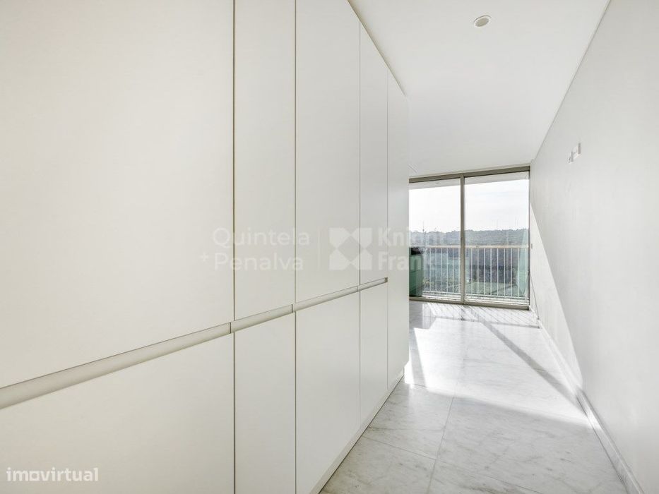 Apartamento T2 em condomínio com piscina em Campolide