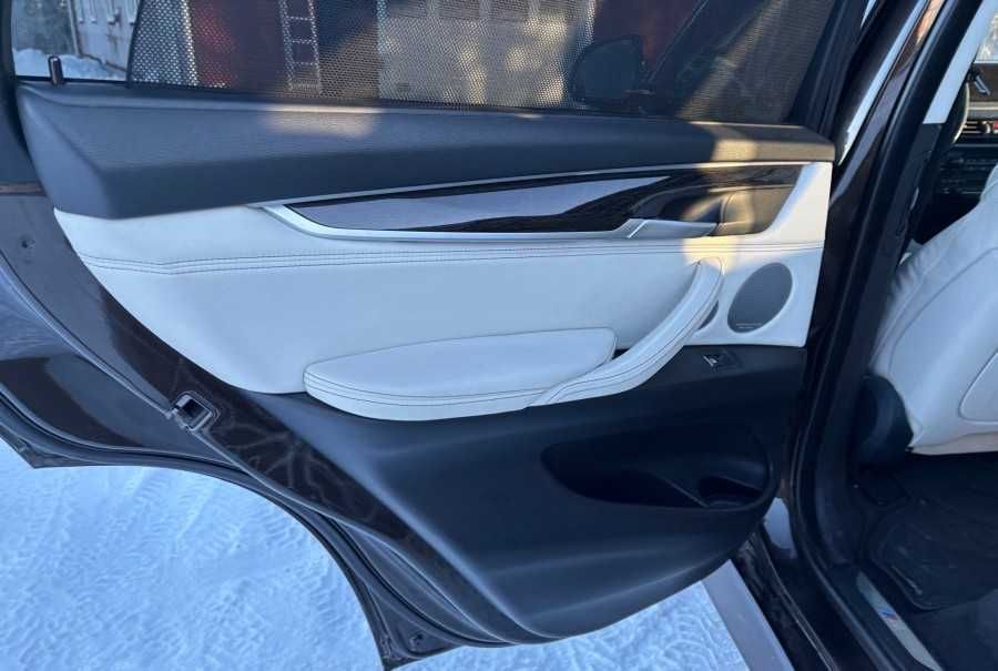 У продажі авто з ЄС BMW X5 M50D 2015 року