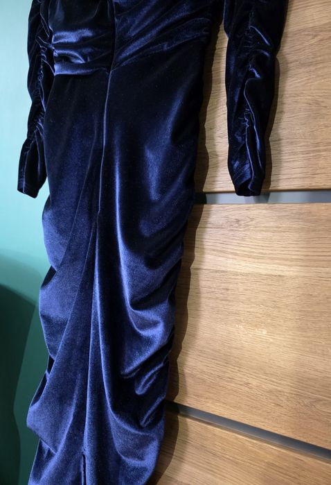 Lipsy Bardot dopasowana sukienka w kolano