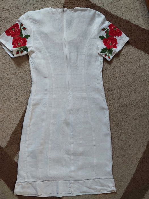 Вишита сукня на підлітків