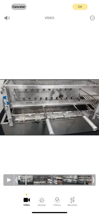 Churrasqueira 19 Espetinhos Giratórios, a Carvão, com 2 Grill Elétrico