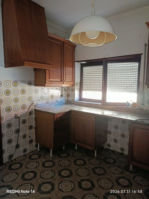 Mobília de Cozinha em Madeira + Bancada em Granito
