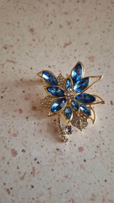 Broszka damska Nowa.