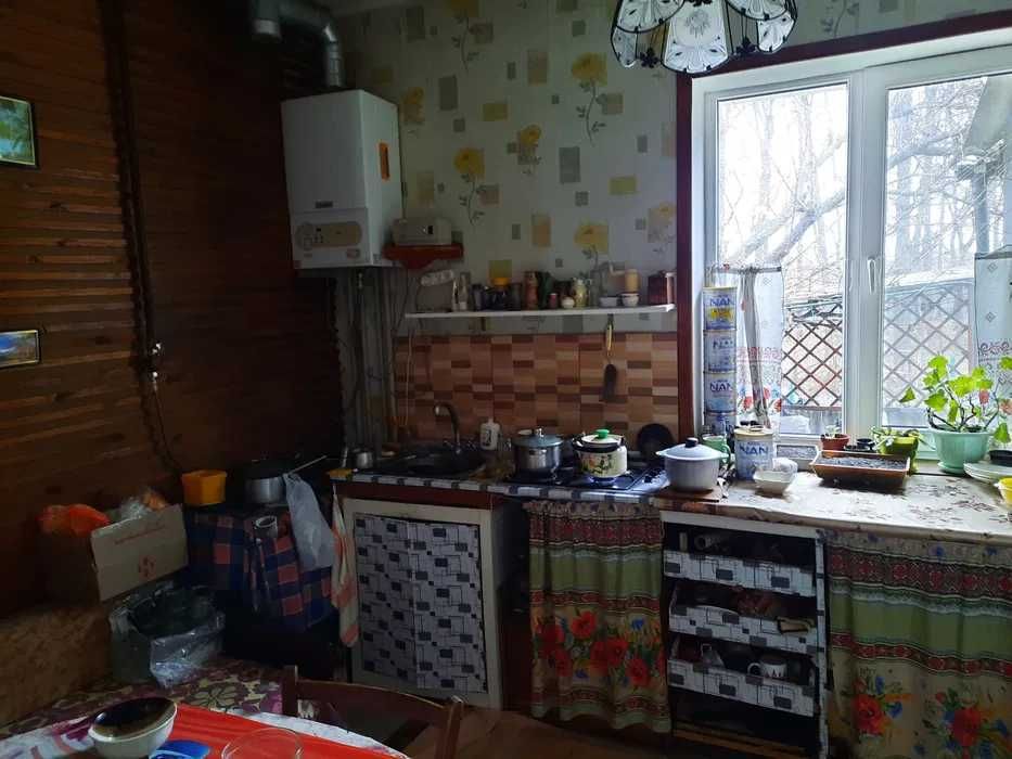 Продам дом на две половины в п. Эсхар