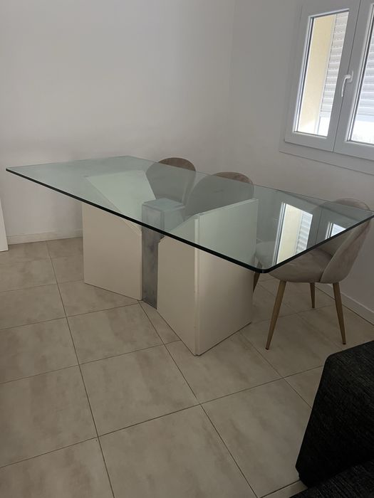 Mesa de jantar de vidro
