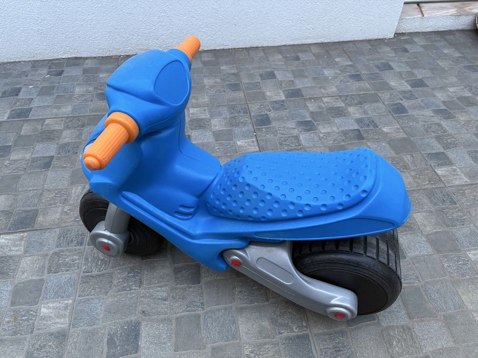 Andador azul para criança