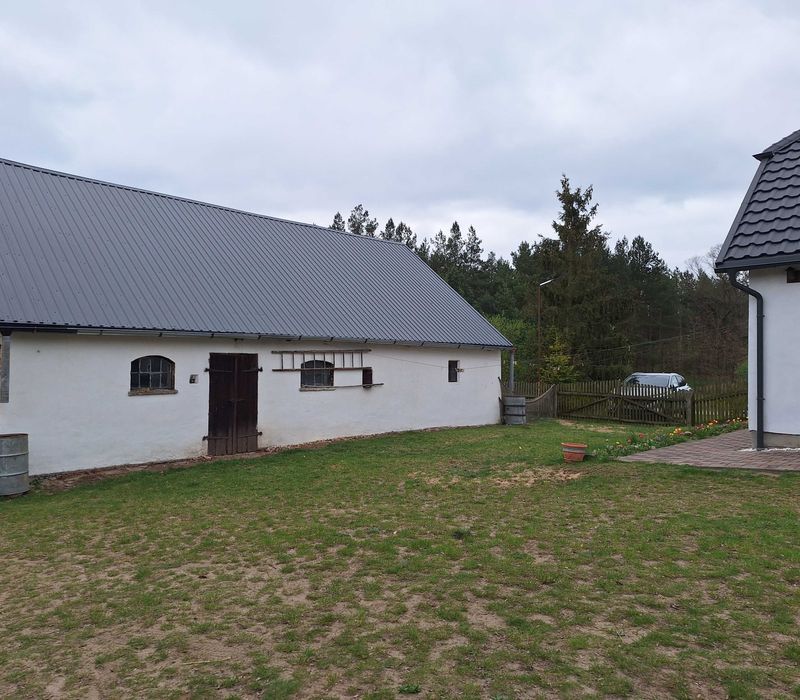 Sprzedam gospodarstwo rolne z domem, zabudowaniami i ziemią.