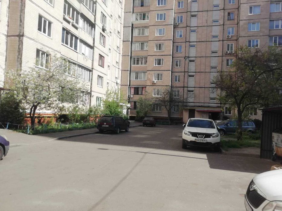 5-к на першому пов 100,3 м.кв. Харківський масив вул Тростянецька 6 ж