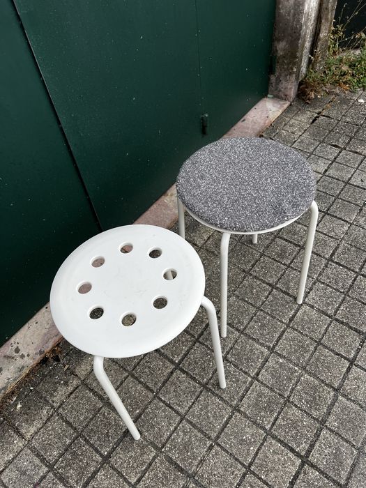 2 bancos ikea brancos