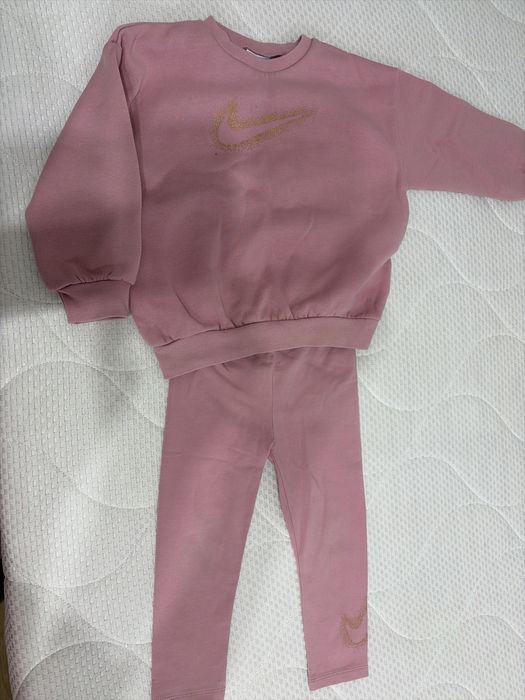 Nike спортивний костюм для дівчинки.