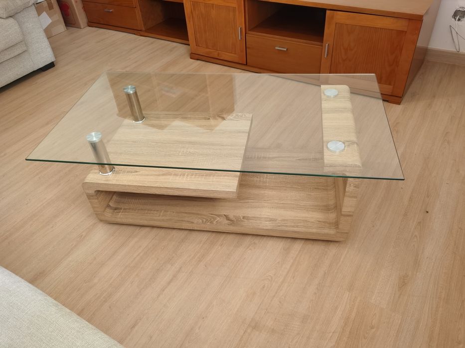 Mesa de centro em vidro e madeira – nova