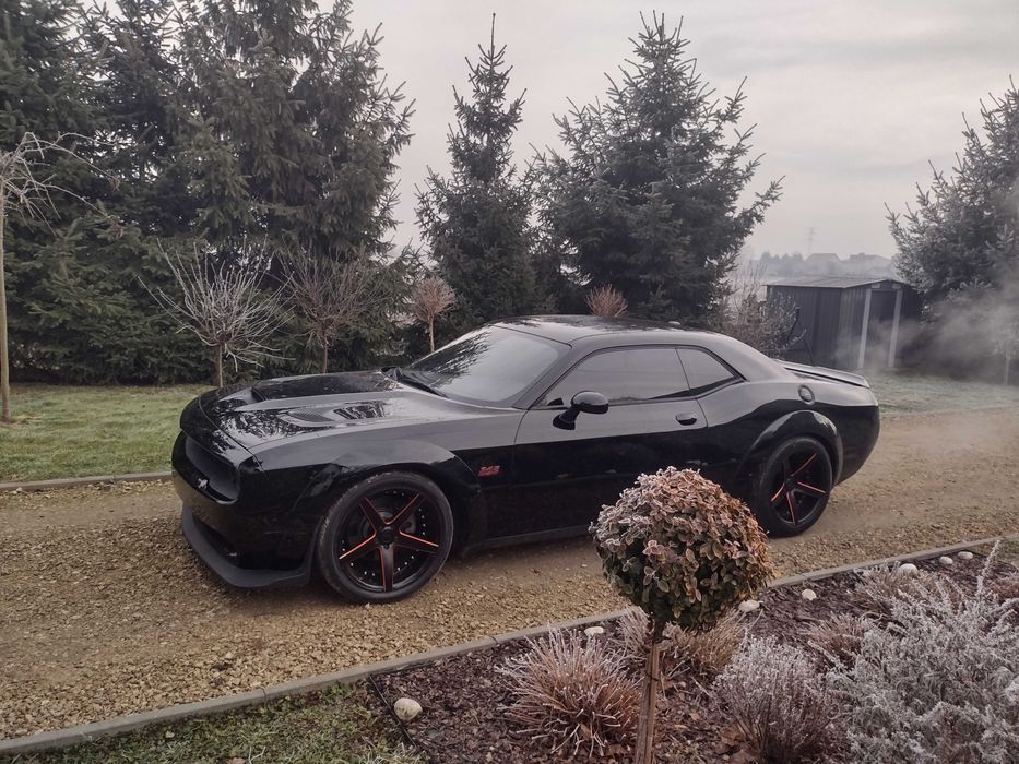 Dodge Challenger R/T 5.7 Hemi widebody