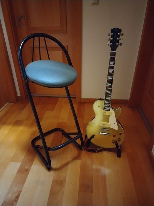 Banco para guitarra ou outros fins está novo.