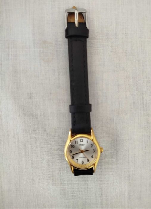 Relógio de Senhora "Casio". Estado novo, preço de saldo