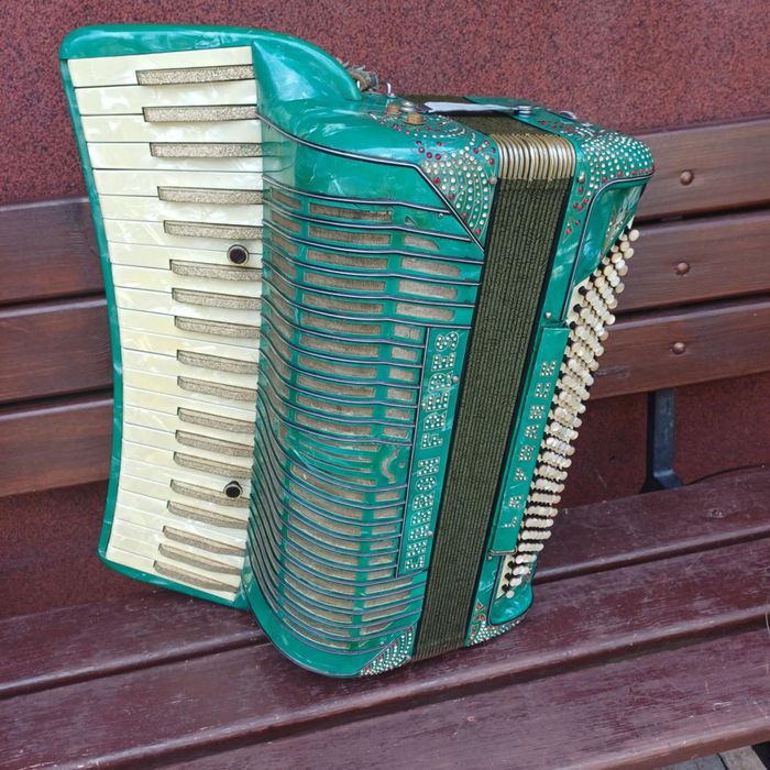 Akordeon charron freres la france 140 basow