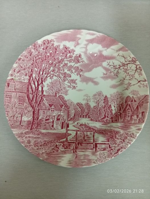 Pratos planos de porcelana Inglesa.