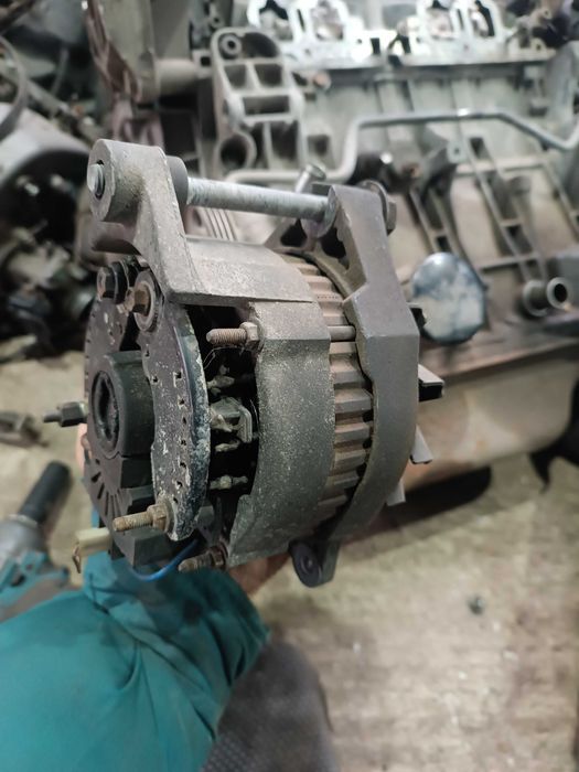 Генератор Пежо 405 Насос гур Peugeot 405 Генератор Пєжо