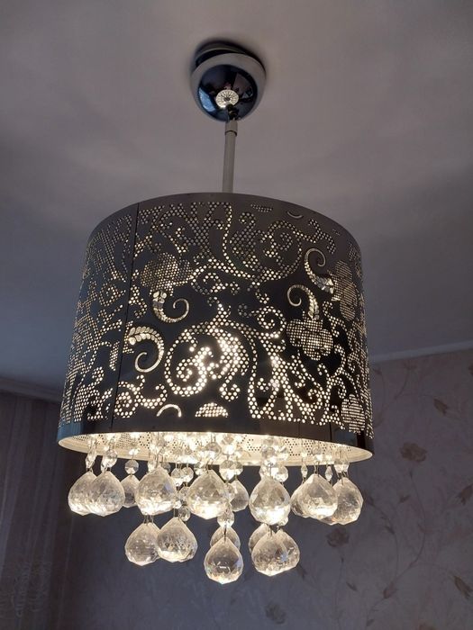 Люстра для спальні або вітальні