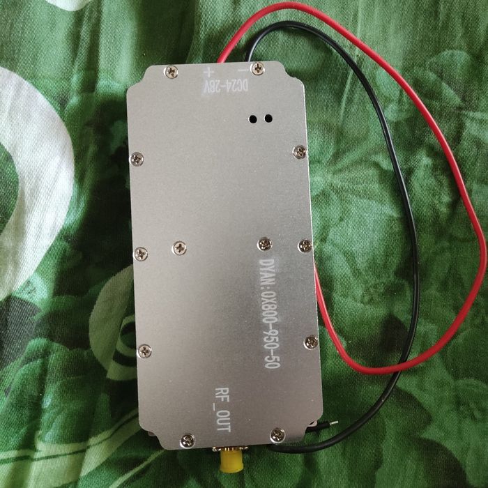 Генератор коливається частоти 800-950 МГц