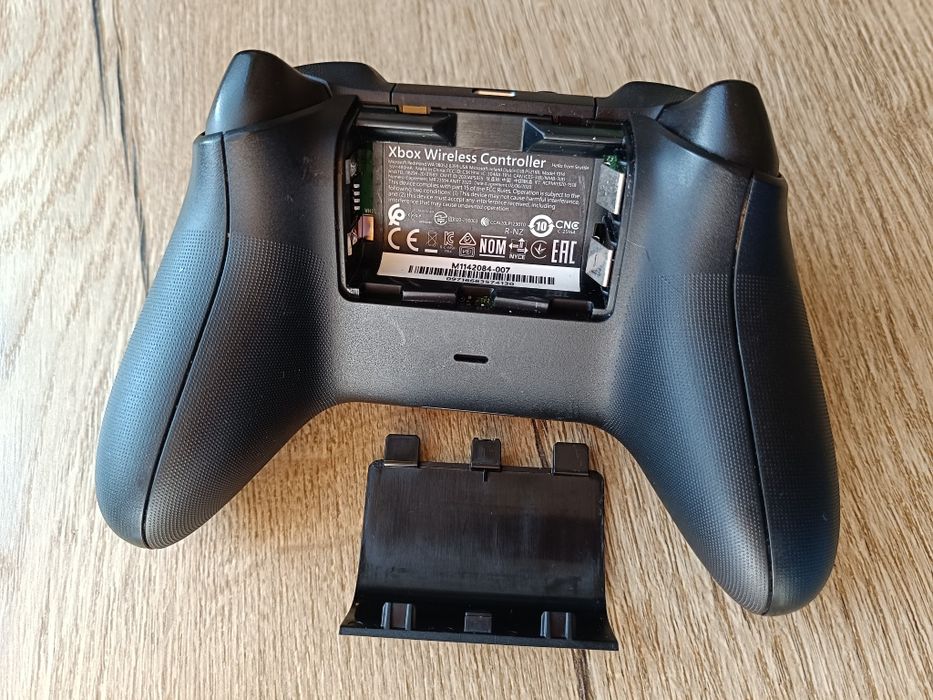 Pad Xbox One Oryginalny Kontroler bezprzewodowy + kontroler słuchawek