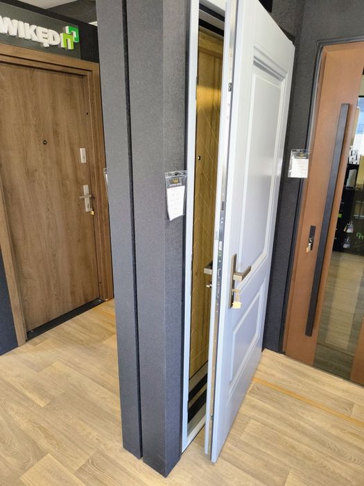 Drzwi zewnętrzne drewniane Barański wzór 106, 90 Prawe