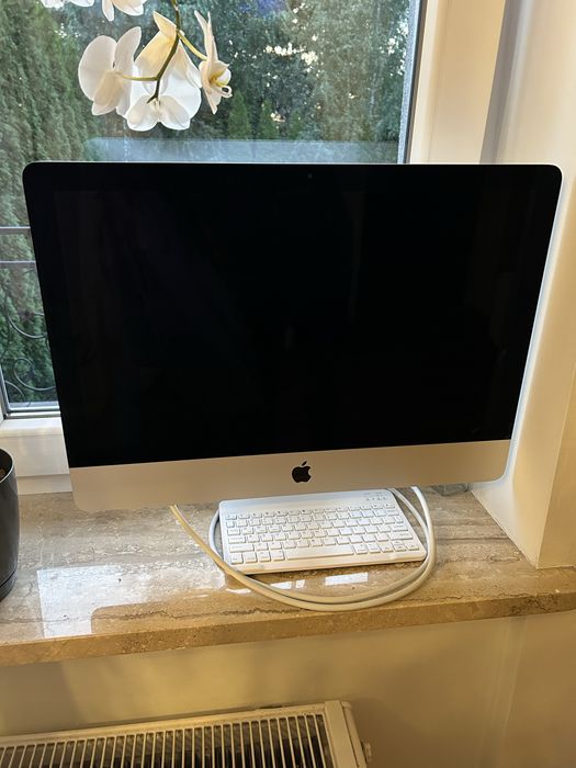 iMac 21,5” Late 2015 | i5 | 8 GB RAM | macOS Monterey |
