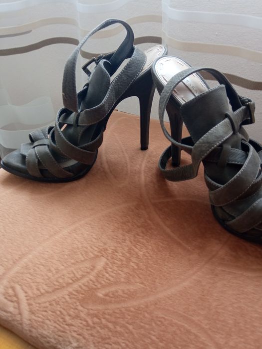 Шкіряні босоніжки Zara 38 розмір