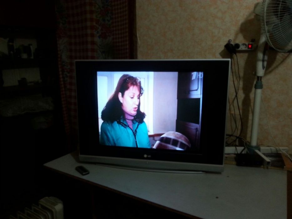 Телевизор 29дюймов