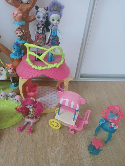 Duży zestaw z leśnym domkiem Enchantimals