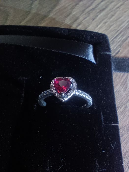 Червоне кільце Pandora