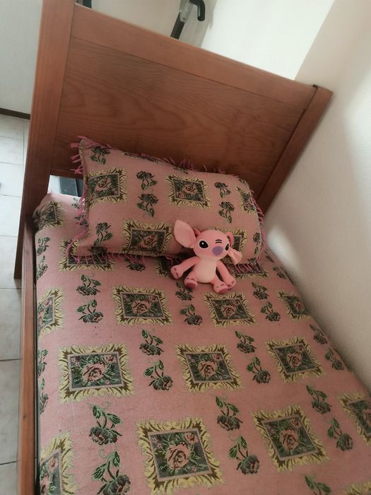 Cama de solteiro em ótimo condições