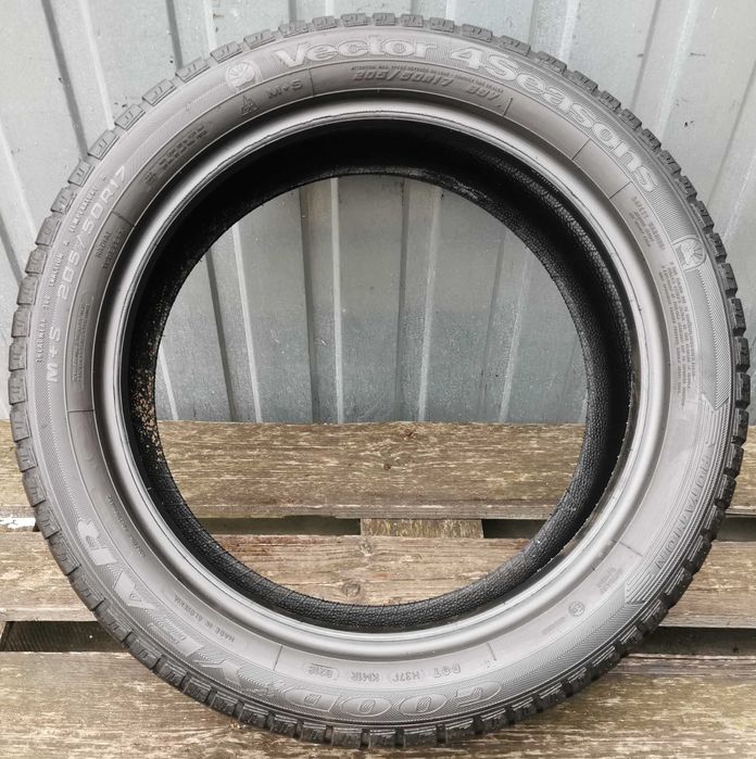 209) Opona - 205/50/17 - Goodyear - 1szt - Całoroczna