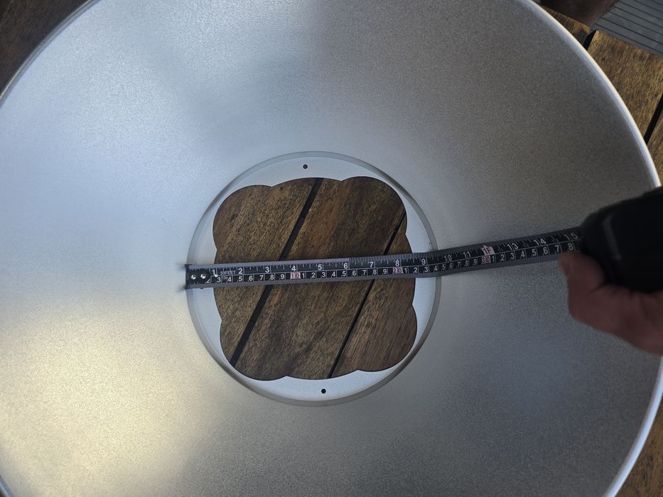 Aluminiowy odbłyśnik lampy, klosz, halogen, lampa. Średnica 50cm.